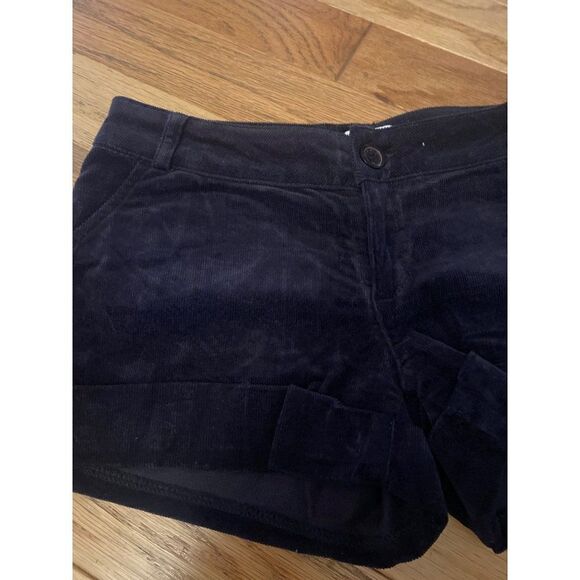 Motivi, women's black corduroy, casual cotton low rise, rolled hem shorts size 2 - Picture 2 of 8